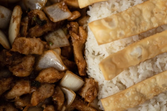 Garlic Chicken w/ White Rice.